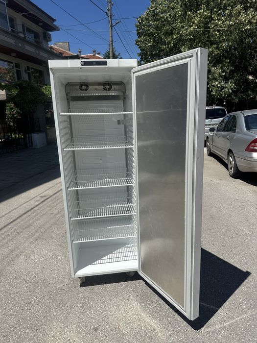 Професионален хладилник gram