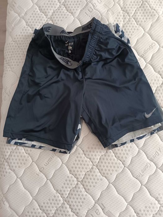 Къси панталони Nike