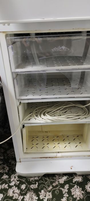 Продам двухкамерный холодильник