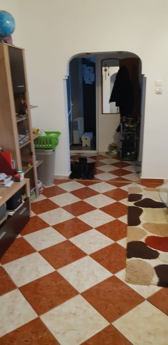 Apartament cu 4 camere, de vânzare