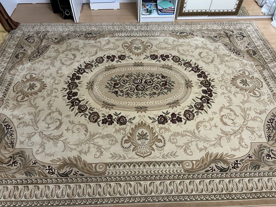 Продам ковер в хорошем состоянии