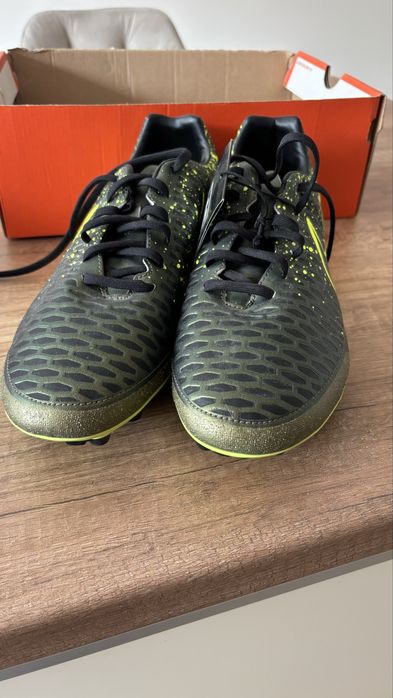 Футболни обувки Nike Magista