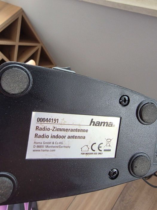 Стайна антена за радио с вграден усилвател Hama