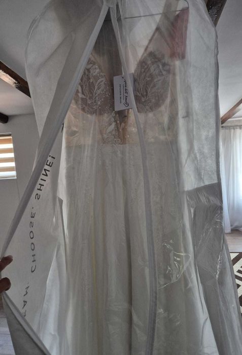 Vand rochie de mireasa