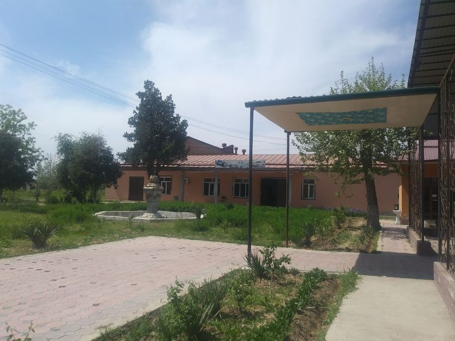 Ахангаран 100 сот ,здание 900м2