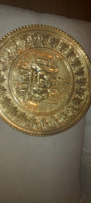 Стара медна чиния.