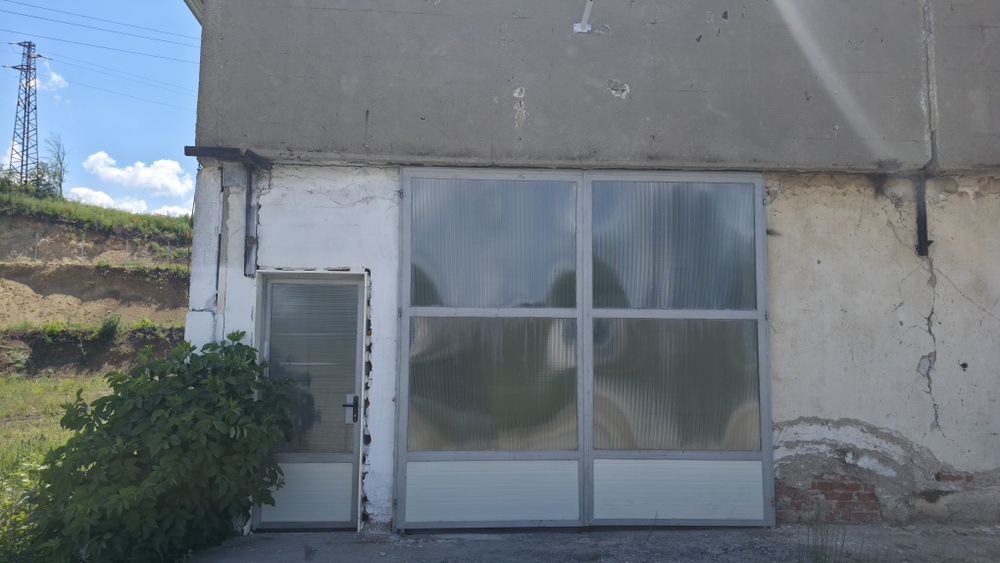 Отдава се промишлено помещение в жк. Изток,  гр.Перник