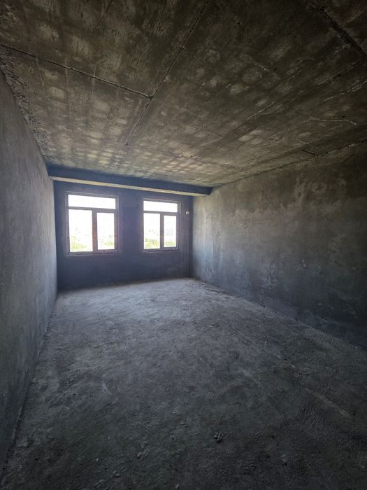 Продаётся 4-х комнатная квартира на Юнусабад-19. Новостроенным доме