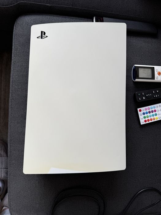 PlayStation 5 Диск Версия 825GB + 2 Контролера + Охлаждаща Стойка