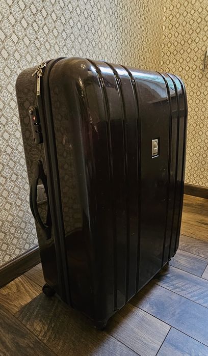 Чемодан Delsey на колёсиках
