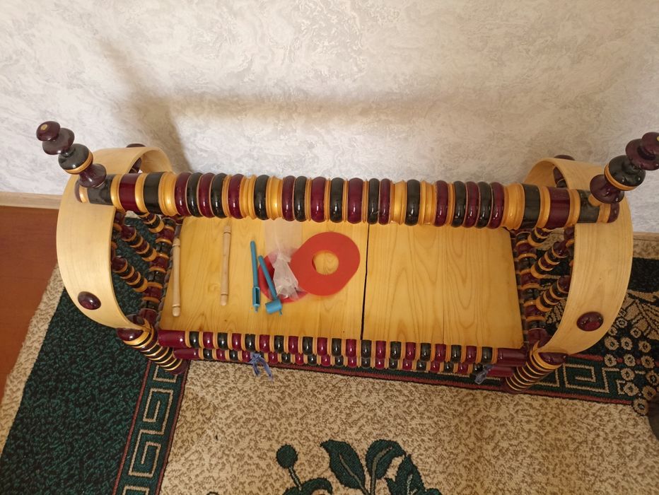 Янги бешик сотилади. Хамма нарсаси бор, курпача пардалари хам.