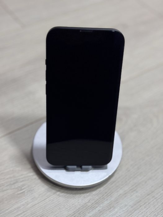 Продам в очень хорошем состоянии iPhone 13