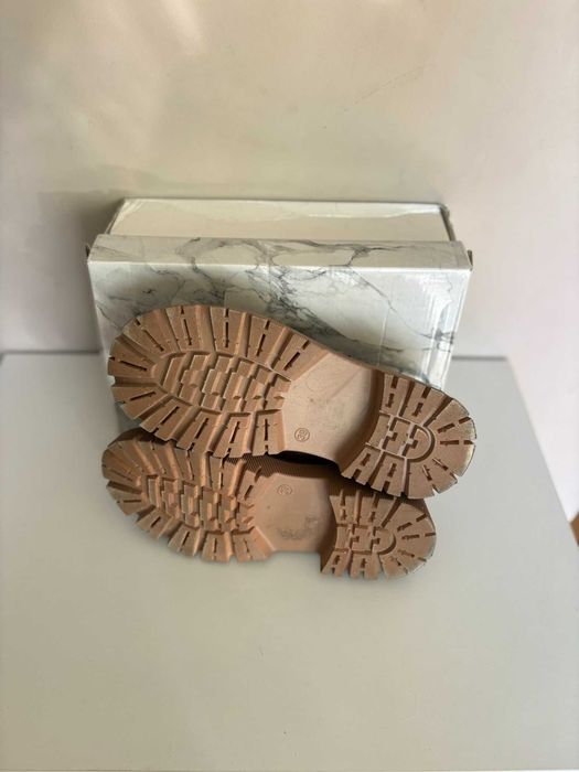 Елегантни дамски обувки тип лоуфъри BELLAMICA - кафяв велур с кристали