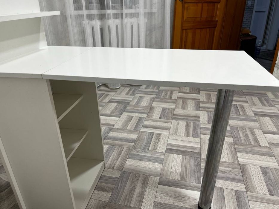 Продам стол под маникюр