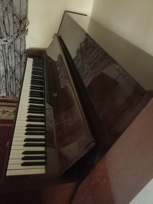 Продам пианино "RIGA" (б/у) – отличное состояние!