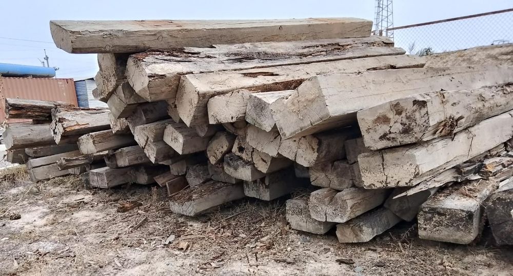 Продаются Б/У  деревянные шпалы
