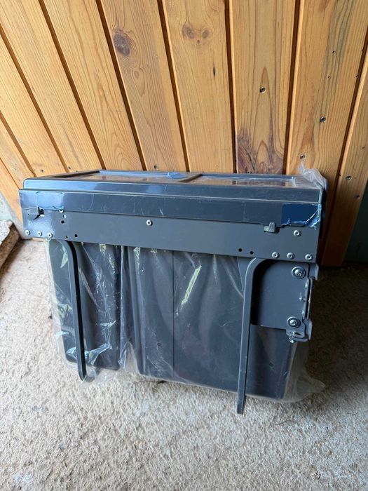 Кош за вграждане 30L плавно прибиране с планка за чело разделен 20L + 10L - за шкаф 300 мм