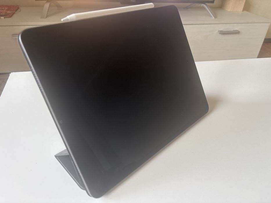 Продам iPad Pro M1 12,9 на 128 Гб