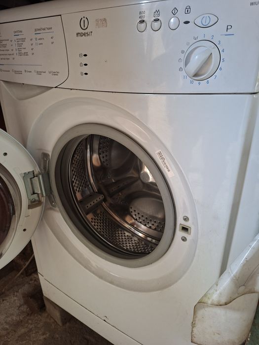 Стиральная машинка INDESIT