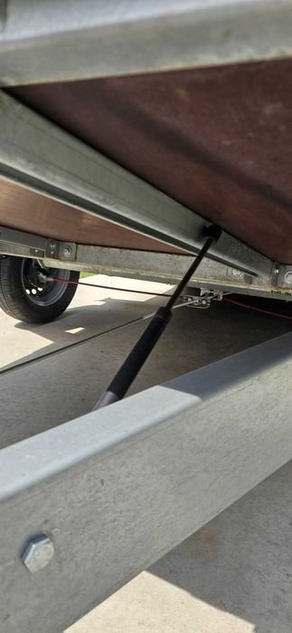 Remorcă MARTZ 750 kg cu Benă basculabilă si sistem de franare.