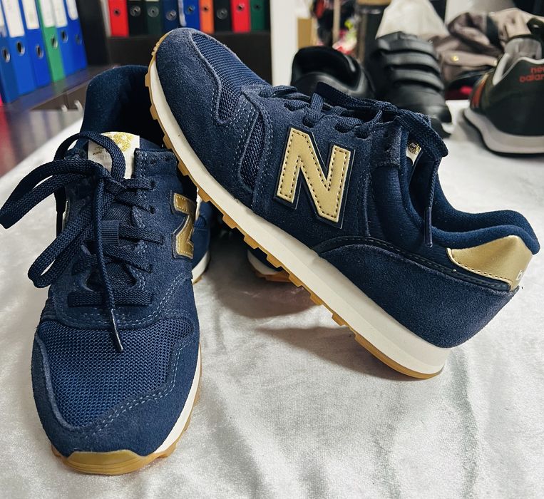 Продам стильные кроссовки