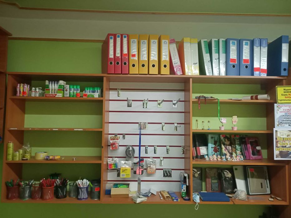 витрина полки шкаф