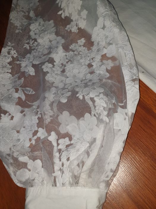 Vand camasa dama Zara xs cu maneci dantelate si bufante