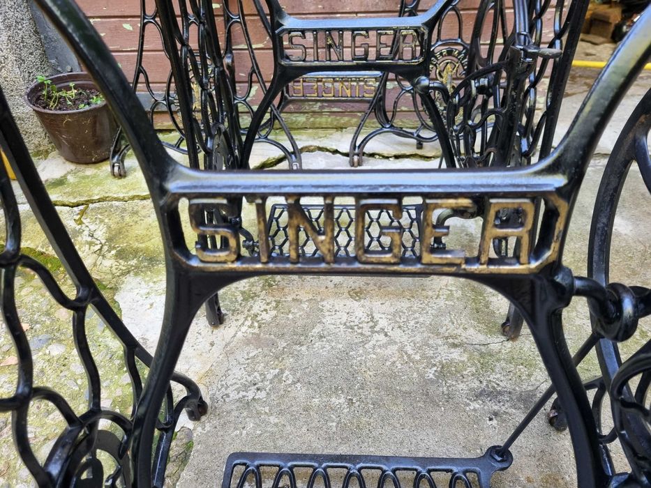 Singer метални крака за шевна машина.