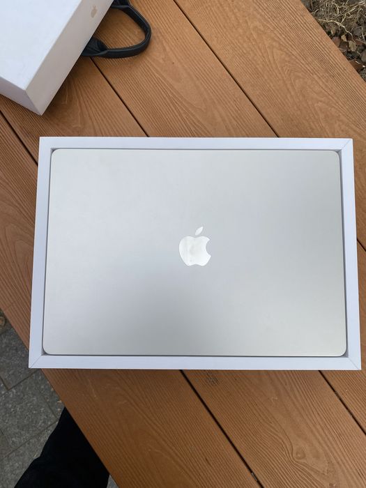 Продам Macbook Air