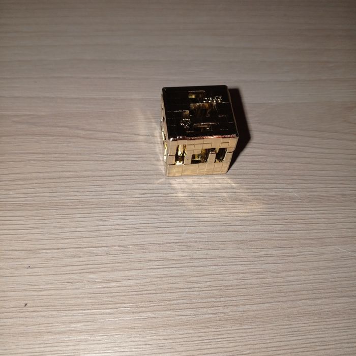 Продам золотой кубик