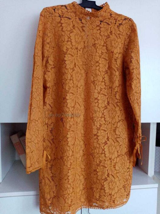 Официална оранжева дантелена рокля