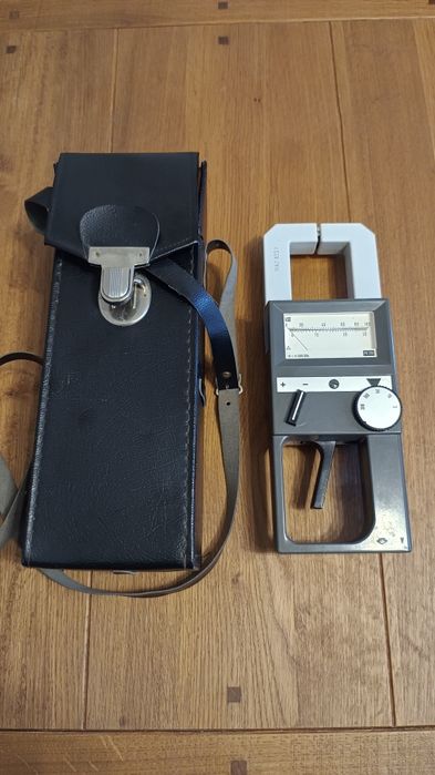 Продавам стар клещови стрелкови измервателен уред ватметър PK220