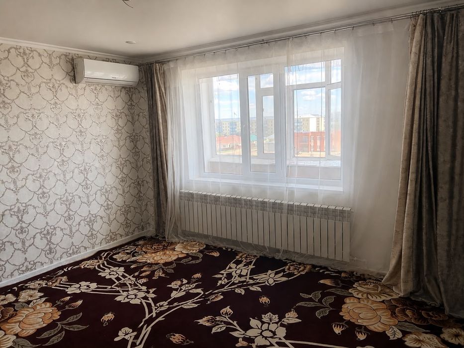 Самал 49 үйден 3 бөлмелі пәтер сатылады.