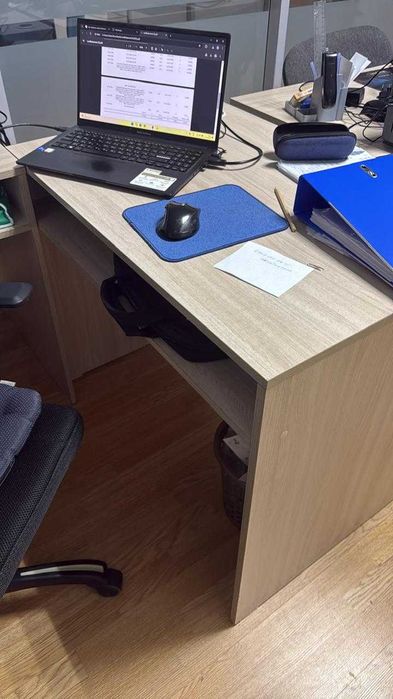 Продам стол офисный