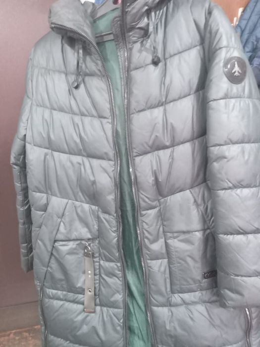 Продам пуховик надевала 2 разаа