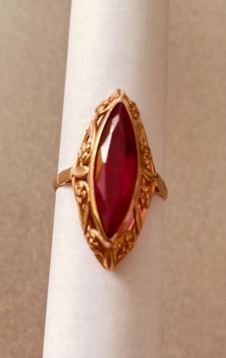 Золотое кольцо с натуральным камнем