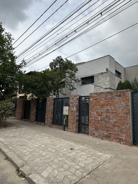 Vand sau inchiriez casa lipovei