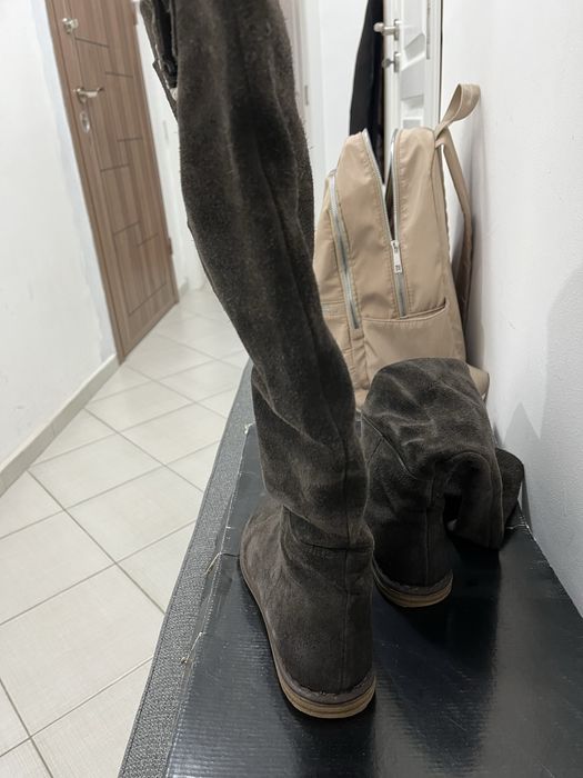 Кафяви велурени ботуши Daris