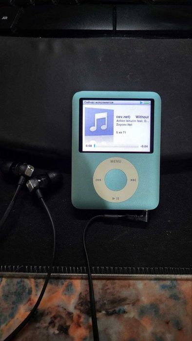 iPod nano 3 модель A1236 на 8 gb и наушники Sennheiser
