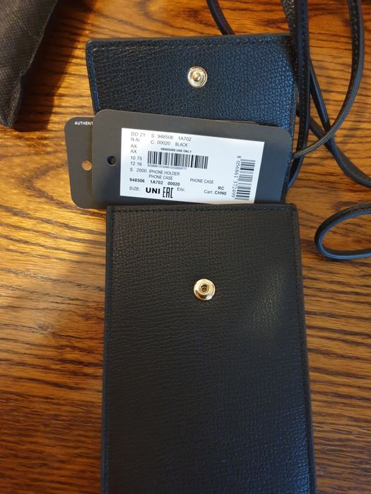 Vând husă Armani originală pentru IPhone din piele naturală