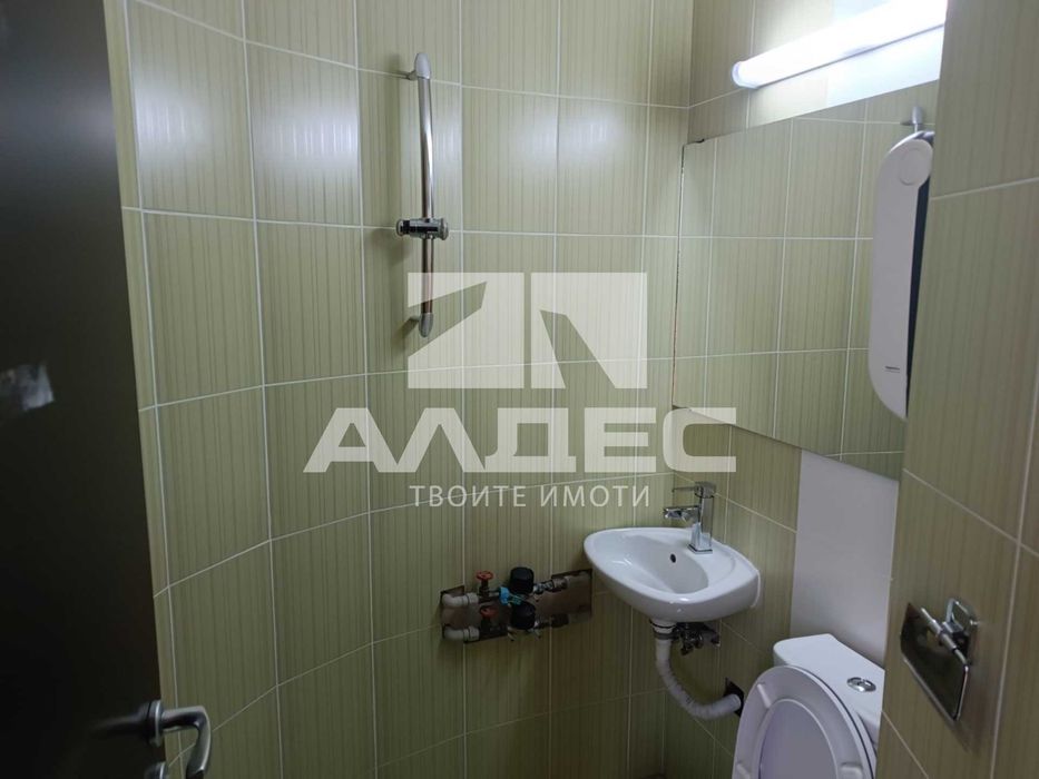 Продава се многофункционален офис в Полигона!
