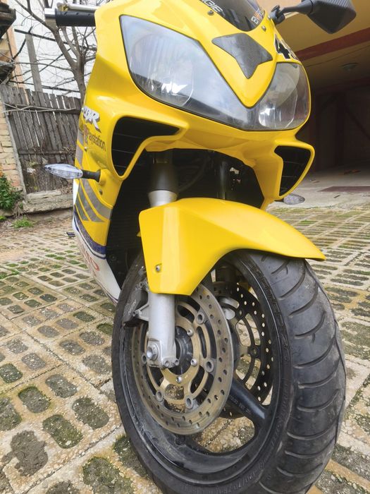 Продавам Хонда CBR F4i Sport