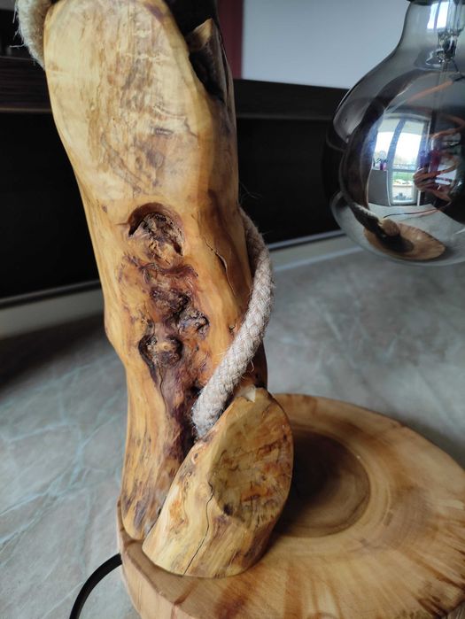 Нощна лампа от дърво