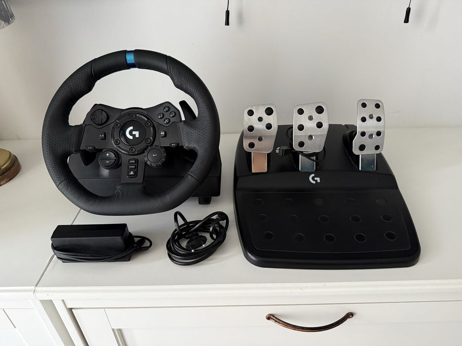 Volan gaming logitech