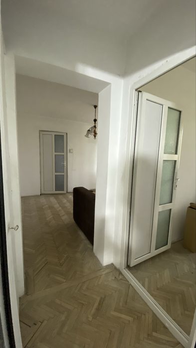 Vând apartament 2 camere semidecomandat, zona Stomatologie, Spital neuropsihiatrie