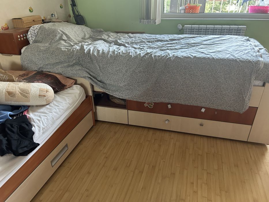 Продавам единично легло