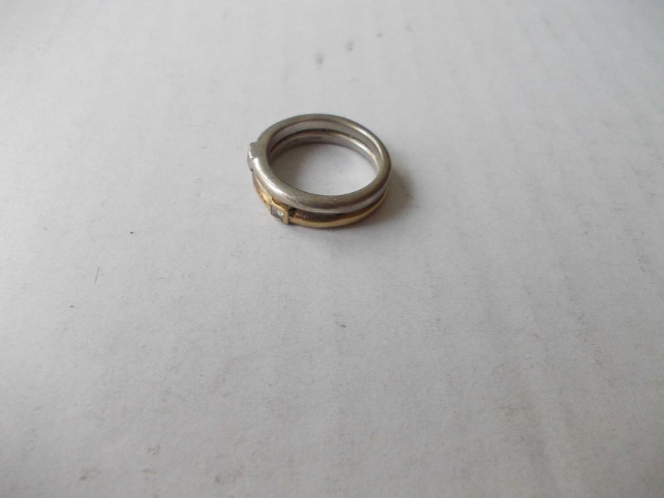 Inel vechi din argint cu 2 pietre