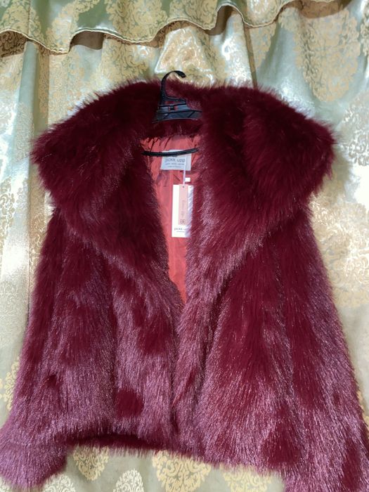 geaca de blana rosie