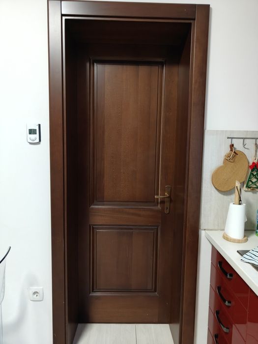 Vând 8 uși interior din lemn masiv de tei, cu toc