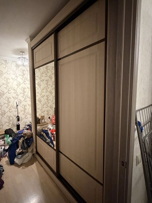Встроенный шкаф с зеркалом